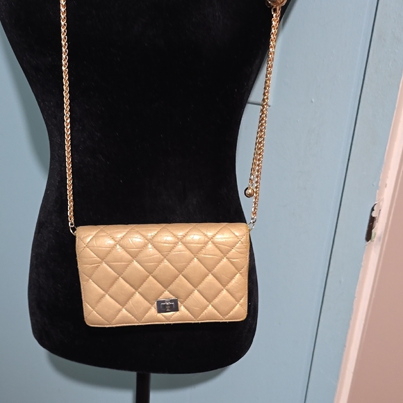 CHANEL YEN AGED WALLET - Picture 1 of 12
